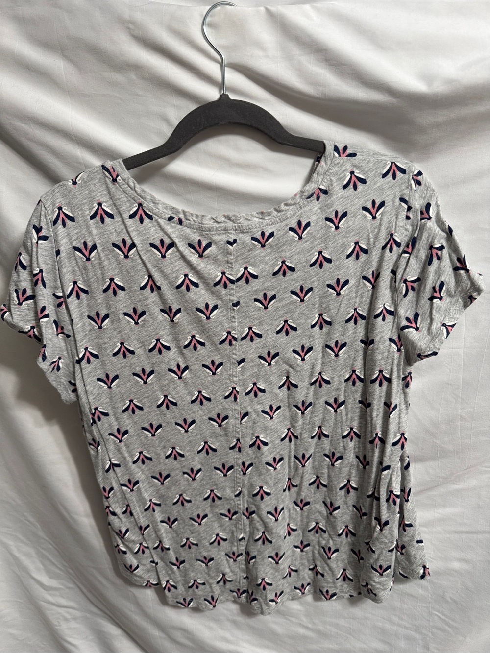 LOF Gray Short Sleeve Tee with Navy and Pink Motif - Picture 3 of 3
